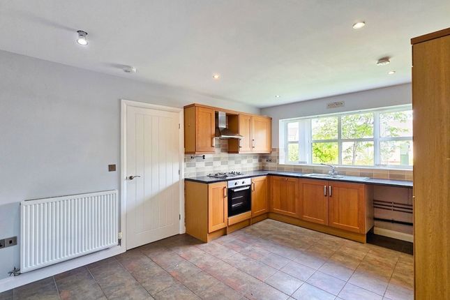 33 Walgrove Road, Chesterfield photo 3