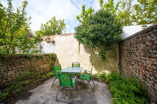 Terraced house to rent in White Street, Brighton
