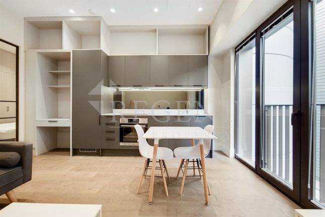 2, Flat 208, Selsdon Way, London photo 4