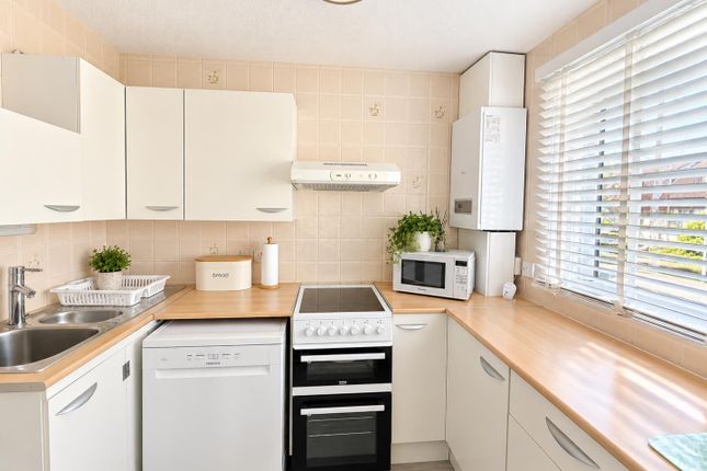 2 The Doultons, Octavia Way, Staines-Upon-Thames photo 4