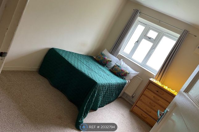 Thumbnail Room to rent in Savill House, London