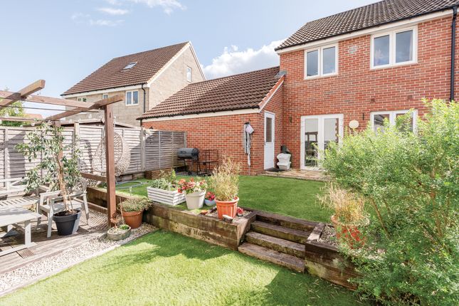7 Larch Close, Bristol photo 4