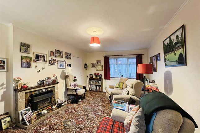 32, St. James Avenue, Congleton photo 2