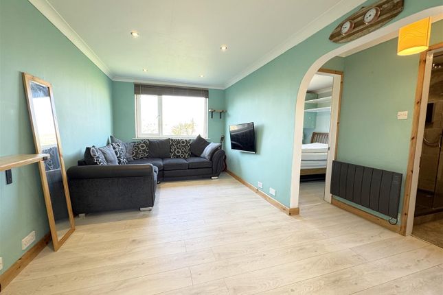 Flat 1, Penvenen, Atlantic Bay, Perranporth photo 4