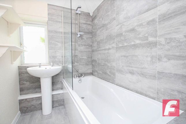 3 West Drive, Watford photo 4