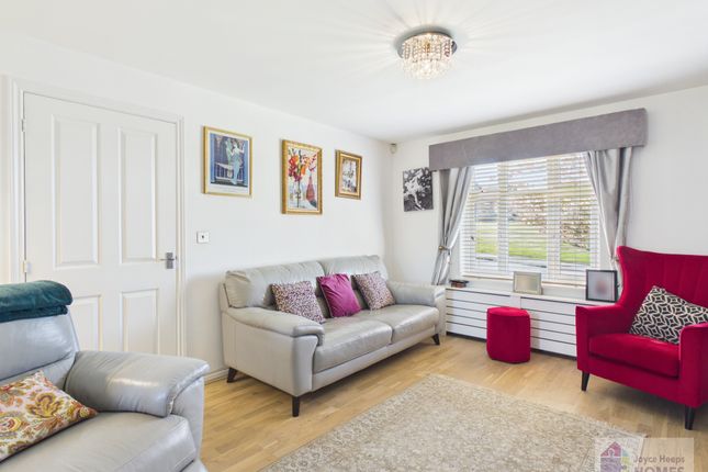 20, Fairgrove Drive, Lindsayfield, East Kilbride photo 2