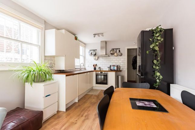 Flat to rent in Brooke Road, Stoke Newington