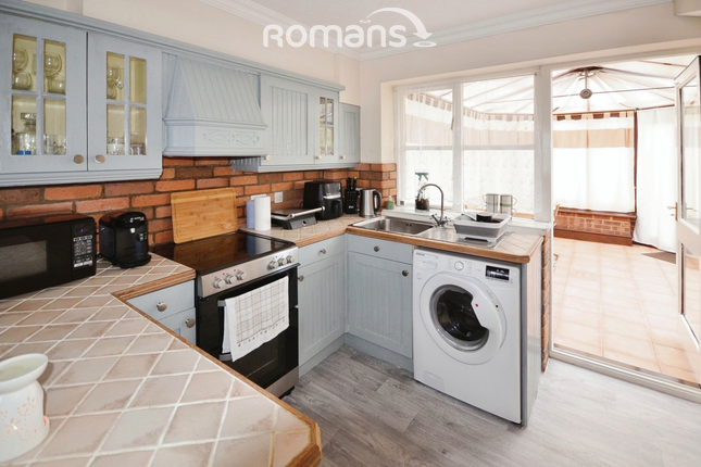 39, Peel Court, Slough photo 3