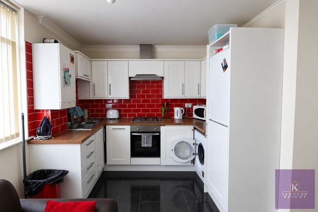 13, Wolffe Gardens, Greater London photo 4