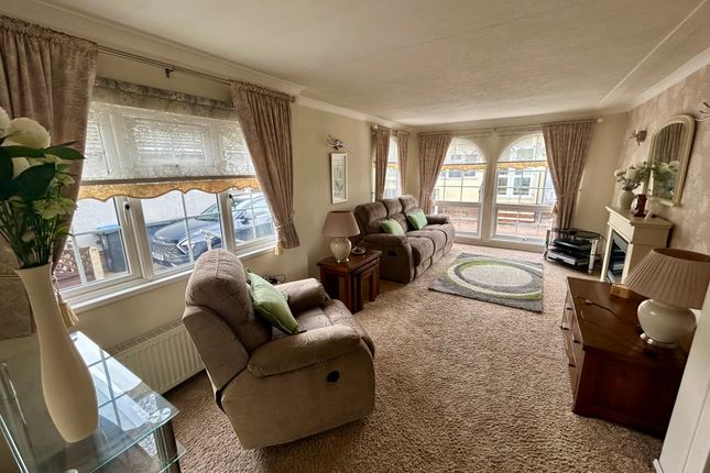 21 The Aspens, Woodbine Close, Waltham Abbey photo 2
