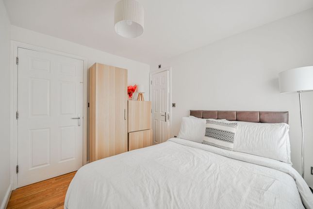 Winkfield Road, Wood Green photo 3