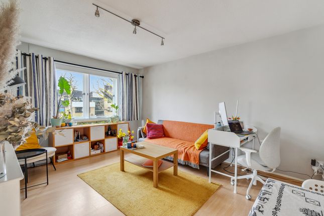 Thumbnail Flat to rent in Lambeth Court, Frogmore, Wandsworth