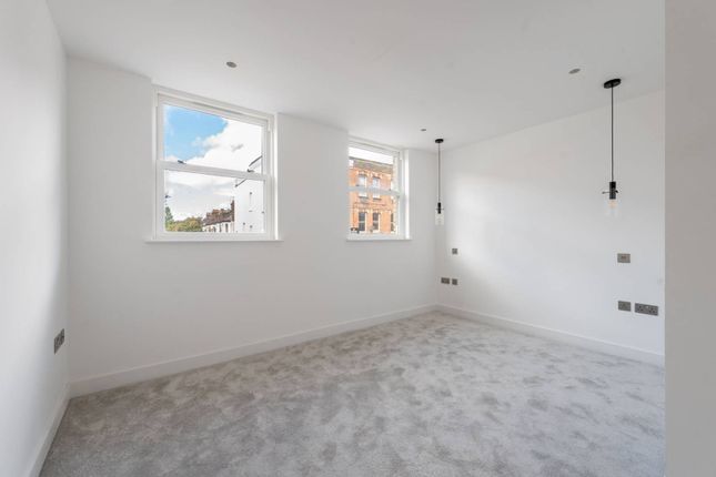 Thumbnail Property for sale in Munster Road, Fulham