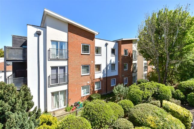 1-bed flat on Buffers Lane, Leatherhead, £200,000
