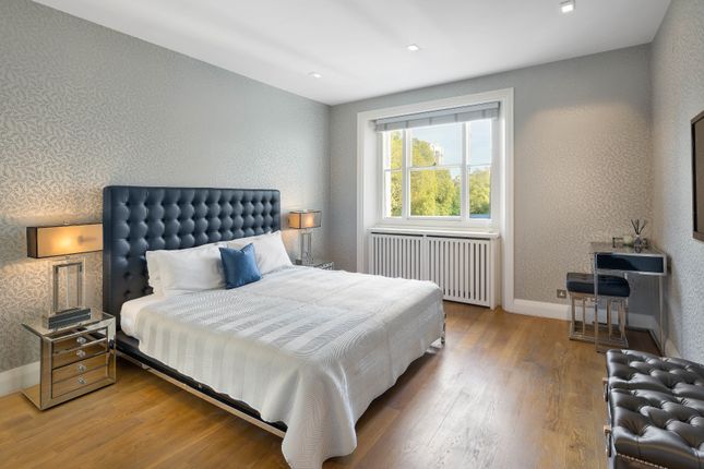 Town house for sale in Princes Gate, London