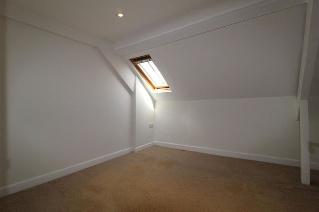 Flat 2, 1 Horn Hill, Dartmouth photo 4