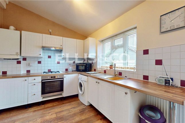 Bovingdon Avenue, Wembley photo 4