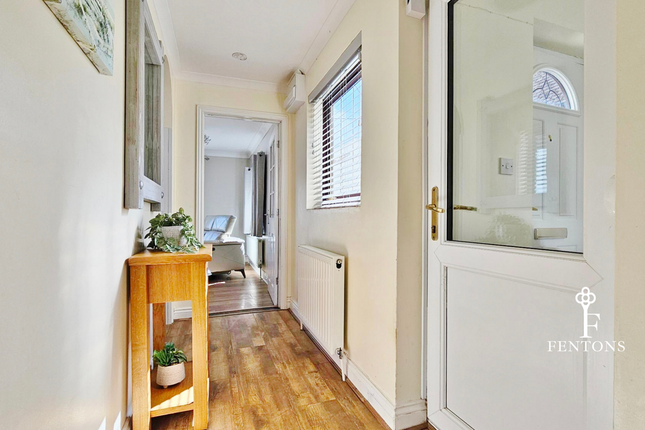 Caledonia, Chestnut Avenue, Kirby Cross photo 3