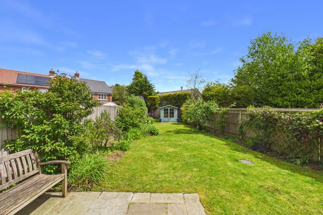 9 Oakwood Place, High Wycombe photo 2