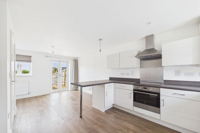 6 Beverley Way, Towcester photo 4