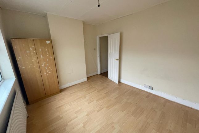 Shared accommodation to rent in Wedderburn Road, Barking