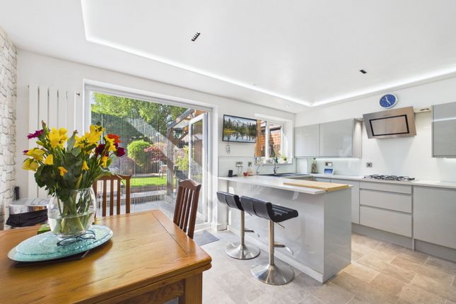 12, Kesteven Close, Rochester photo 3