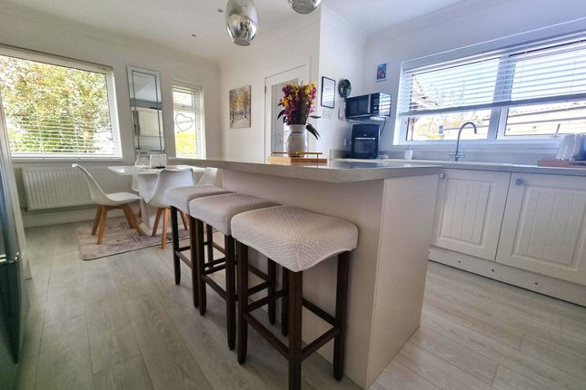 162 Colcot Road, Barry photo 3
