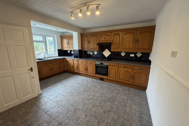 9, Heol Y Garreg Las, Llandeilo photo 3