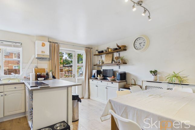 15 Surtees Close, Ashford photo 3