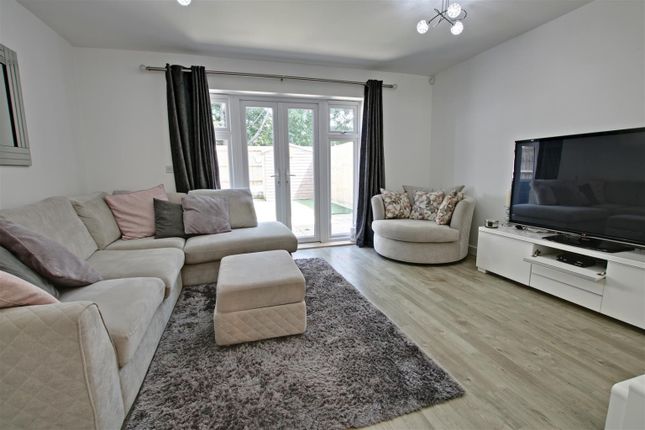 28, Elham Crescent, Dartford photo 4