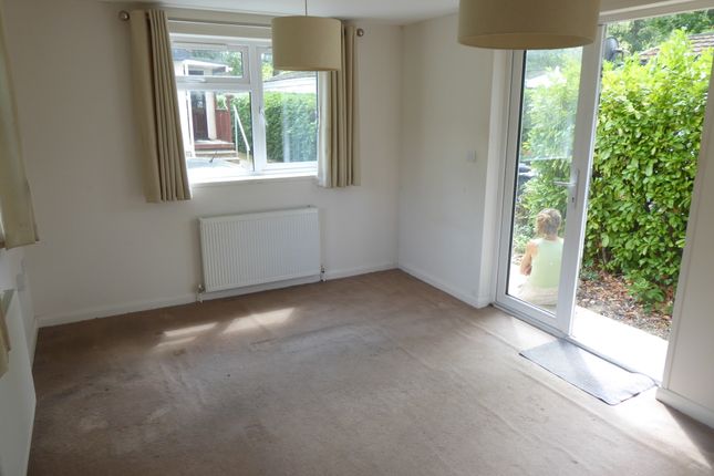 110, Fangrove Park, Lyne, Chertsey photo 5