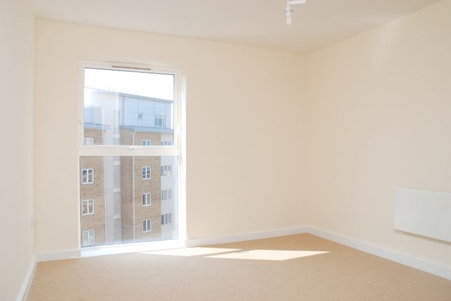 Lanadron Close, Isleworth photo 4