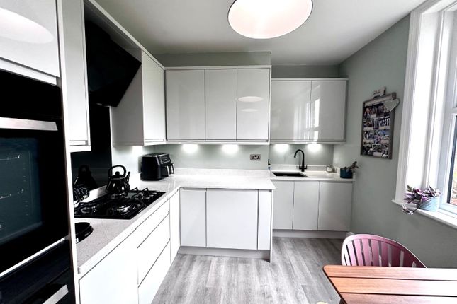 422, Leymoor Road, Huddersfield photo 5