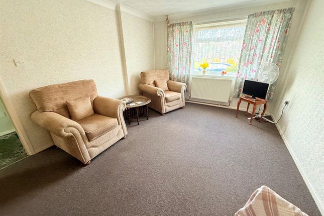 17, Lawnswood Drive, Great Yarmouth photo 3