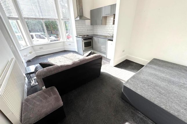 Flat 5, 61 Newbridge Crescent, Wolverhampton photo 3