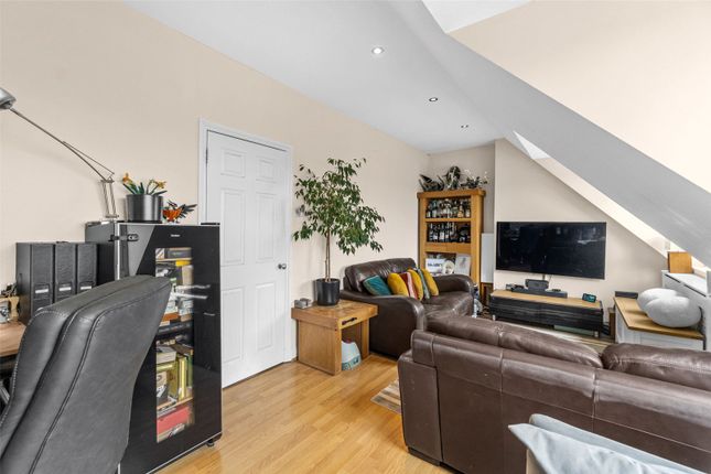 Flat 3, 66, Broad Street, Teddington photo 4