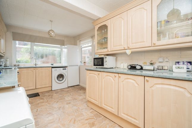 11, Jillifer Road, Luton photo 4