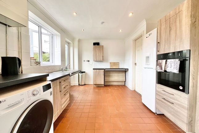 19 Trent Close, Stoke-On-Trent photo 2