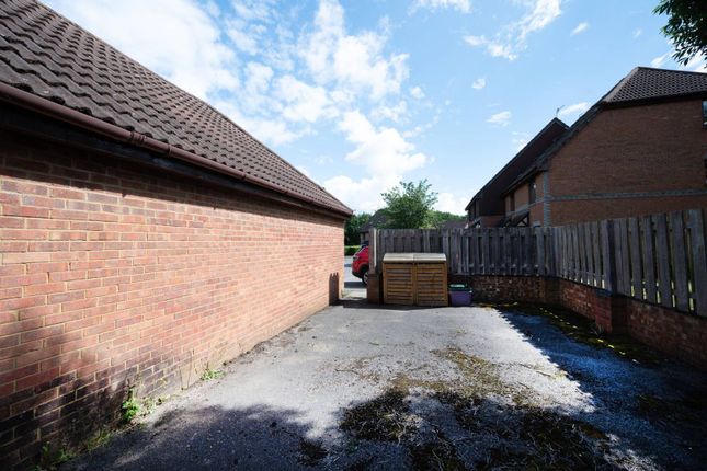 Maisonette to rent in Ladygrove Drive, Burpham, Guildford