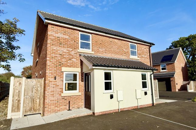 2-bed house on Mill Road, Great Yarmouth, £260,000