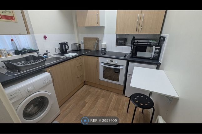 Flat, Wellington Road, Taunton photo 3