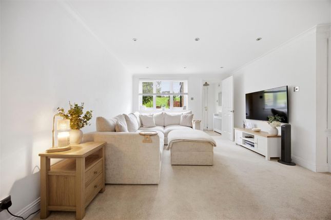 28, Colwood Avenue, Glasgow photo 2