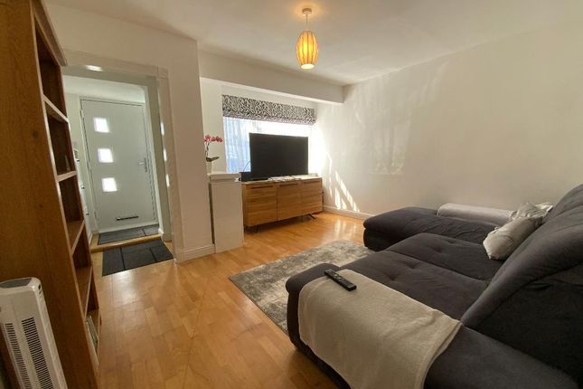 39 Arbour Way, Elm Park photo 2
