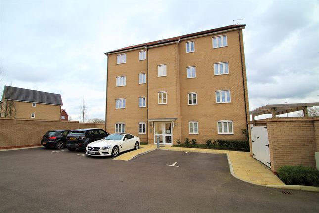 Flat for sale in Blackthorn House, Blackthorn Avenue, Chigwell