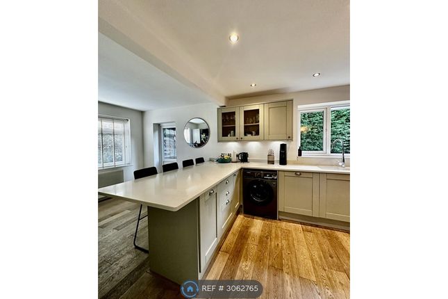 Willow Way, Farnham photo 4