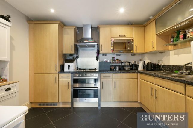 Flat 11, Tanyard House, High Street, Brentford photo 4