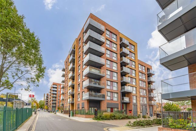 2-bed flat on 49, Ipswich Court, Hanwell, £424,000