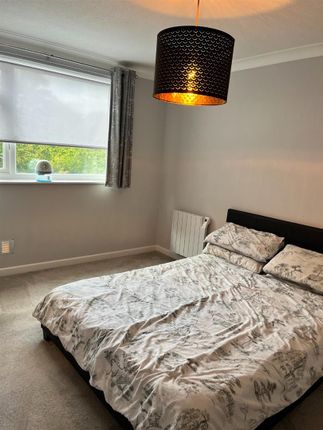 14, High Pines, Christchurch photo 3
