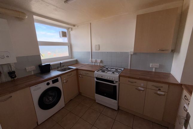 29 Poplar House, High Street, Slough photo 2