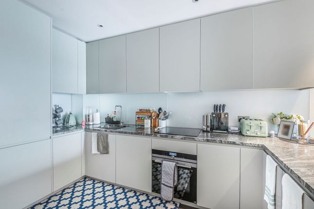 2 UPPER RIVERSIDE, Cutter Lane, London photo 4